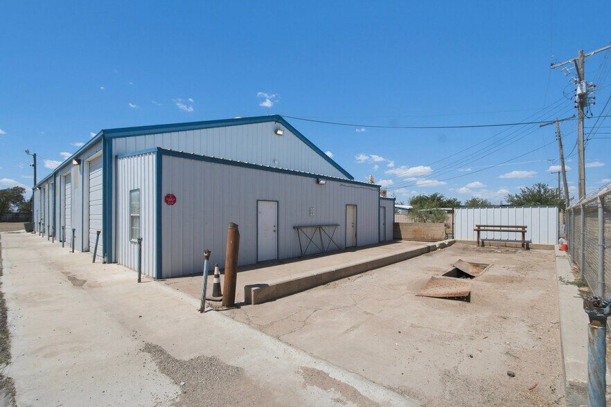 More Photos Of 300-305 S Grant Ave, Odessa Warehouse For Sale