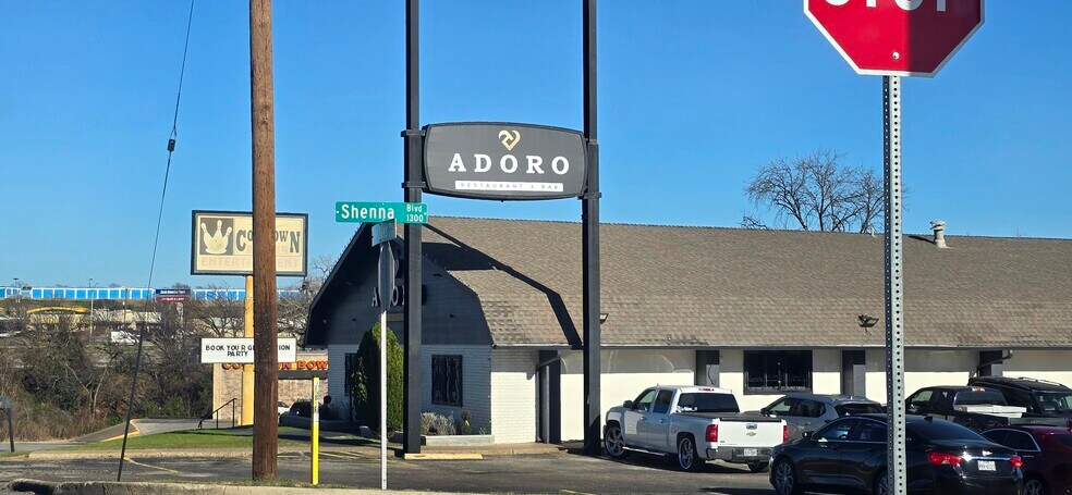 More Photos Of 4335 River Oaks Blvd, Fort Worth Restaurant For Sale