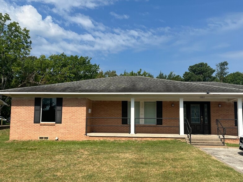 More Photos Of 1101 S Main St, Lindale Medical For Sale