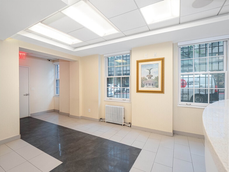 More Photos Of 901-903 Lexington Ave, New York Apartments For Lease