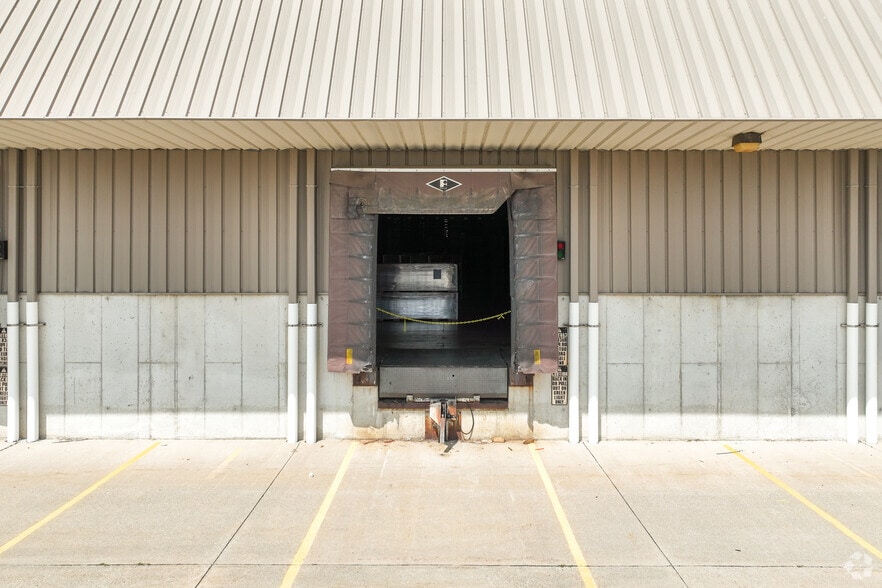 More Photos Of 1001 E Lutz Rd, Archbold Distribution For Lease