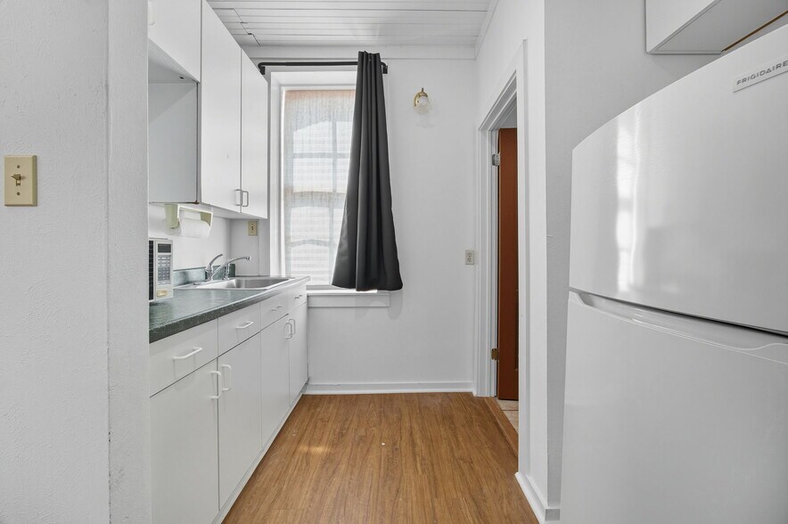 More Photos Of 101 East St, Hutto Storefront Retail Office For Lease