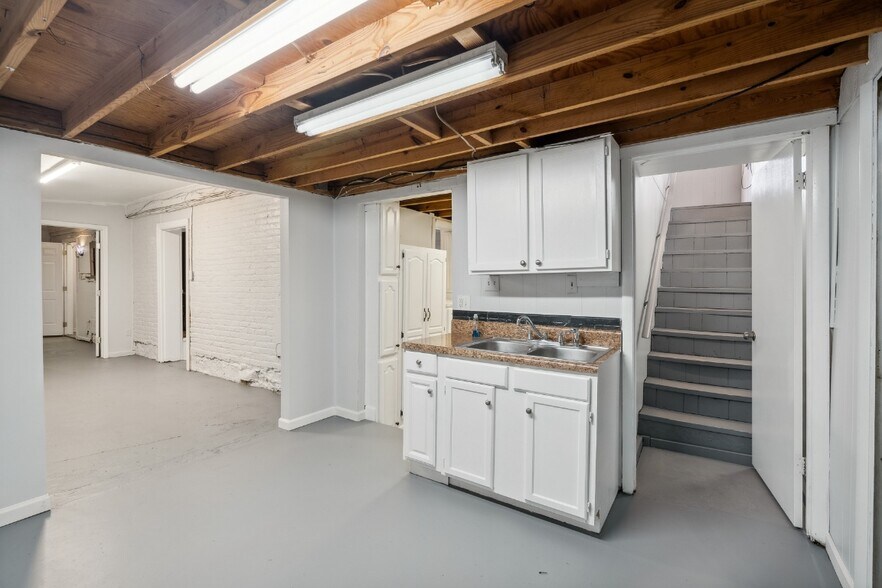 More Photos Of 705 Dunnington St, Columbia Freestanding For Sale