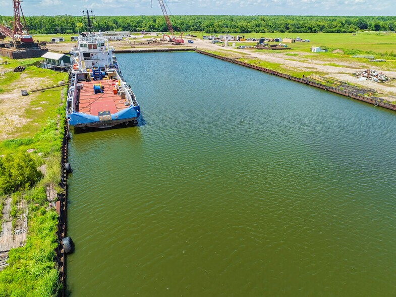 More Photos Of 6813 Bayou Black Dr, Gibson Industrial For Sale