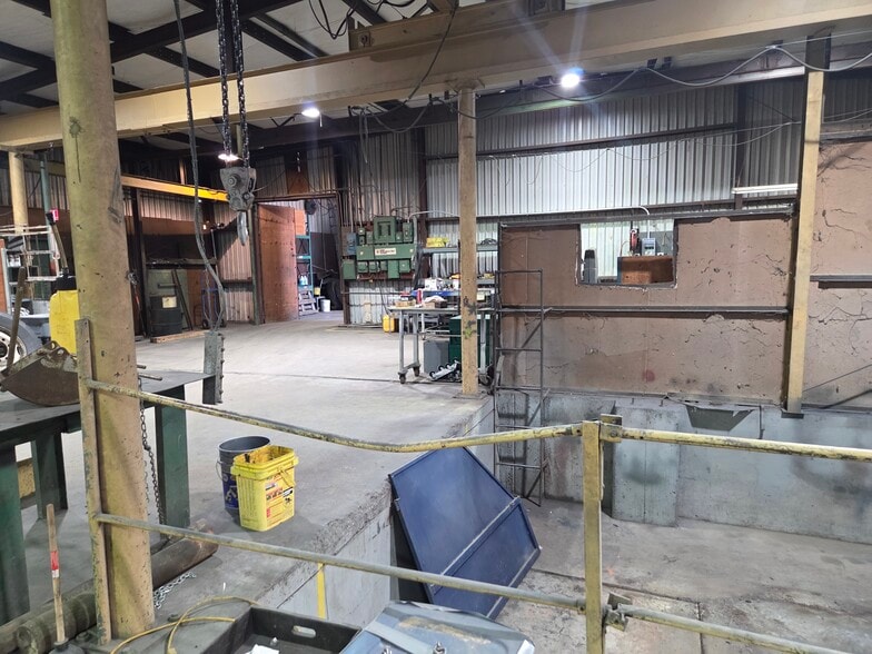 More Photos Of 1100 Old Salem Rd NE, Albany Manufacturing For Sale