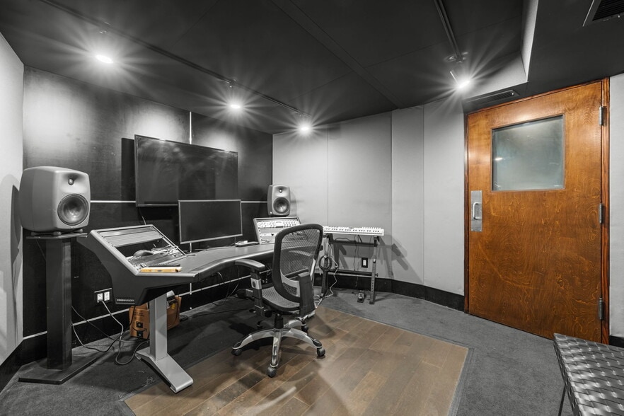 More Photos Of 5739 Tujunga Ave, North Hollywood Movie Radio TVStudio For Sale