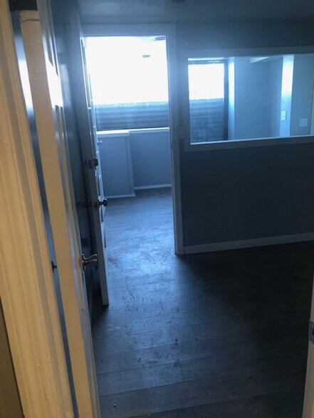 More Photos Of 1066-1068 39th St, Brooklyn Service For Lease