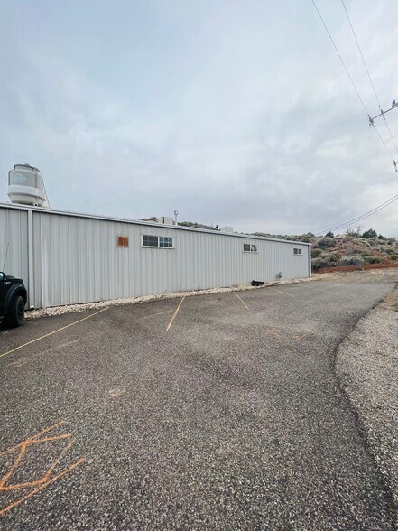 More Photos Of 590 N Main St, Leeds Manufacturing For Sale