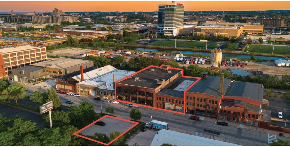 More Photos Of 1741 W Saint Paul Ave, Milwaukee Flex For Sale