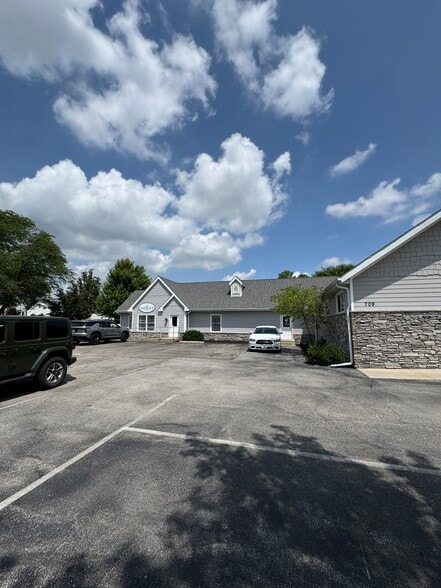 More Photos Of 709 S 18th St, Lafayette Freestanding For Sale