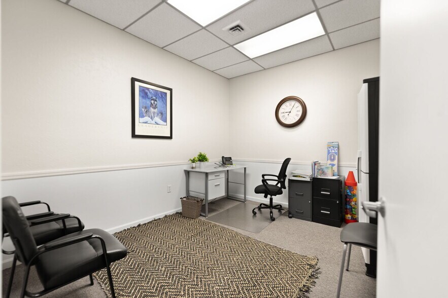 More Photos Of 725 S Main St, London Medical For Sale