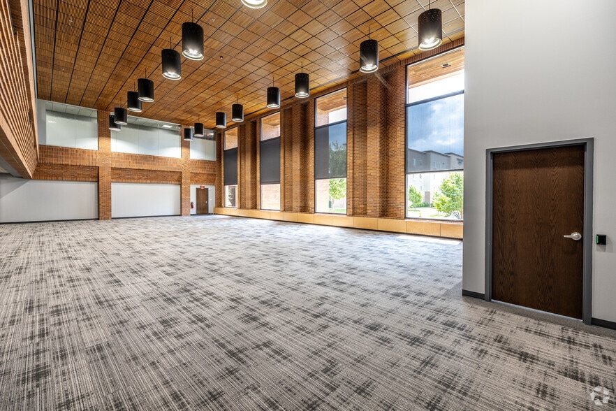 More Photos Of 7300 Westown Pky, West Des Moines Medical For Lease