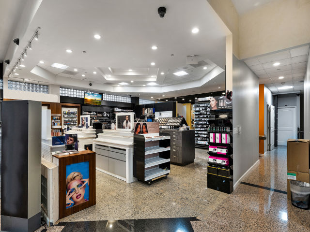 More Photos Of 12640 Riverside Dr, Valley Village Storefront Retail Office For Sale