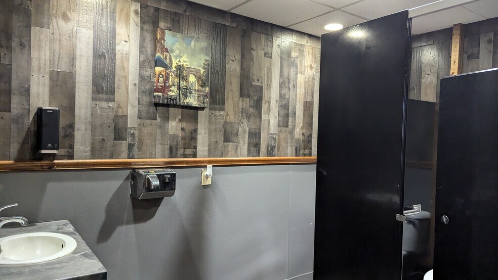 More Photos Of 819 E Main St, Crestline General Retail For Sale