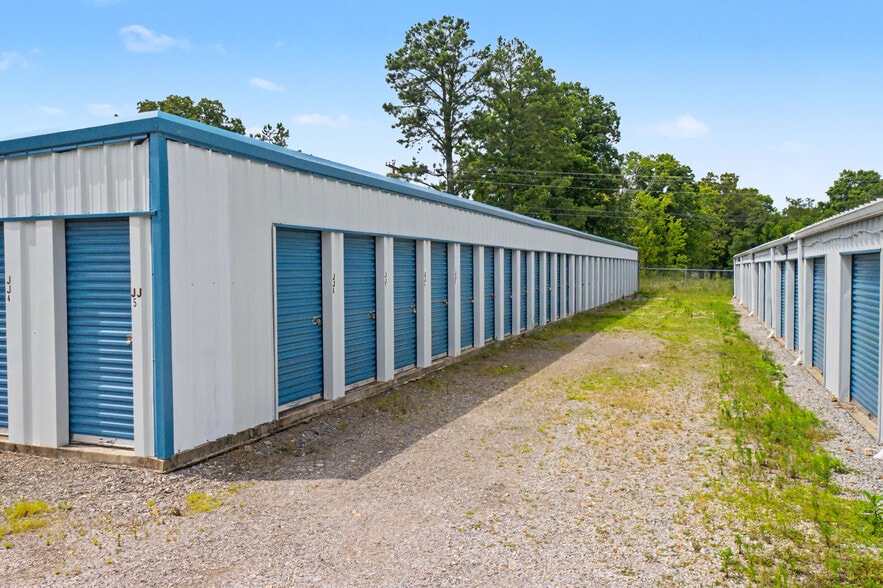 More Photos Of 105 Progress Center Plz, Centerville Self Storage For Sale