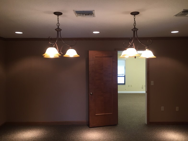 More Photos Of 1326 S Ridgewood Ave, Daytona Beach Office For Lease