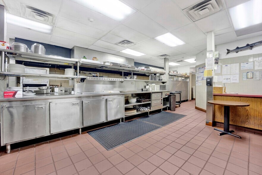 More Photos Of 890 E US Highway 45, Mundelein Freestanding For Sale