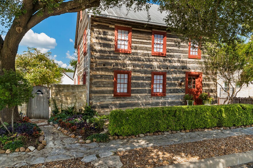 More Photos Of 104 E Austin St, Fredericksburg Storefront Retail Residential For Sale
