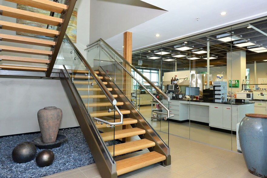 More Photos Of 2068 Hawthorne St, Sarasota Medical For Lease