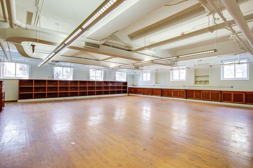 More Photos Of 2000 West St, Union City Office Residential For Lease