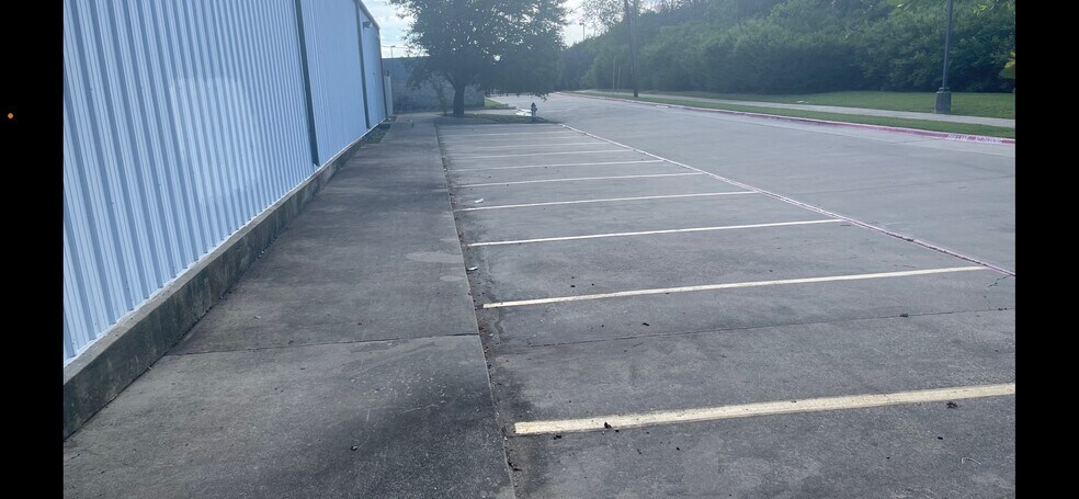 More Photos Of 3921 S Buckner Blvd, Dallas Freestanding For Lease