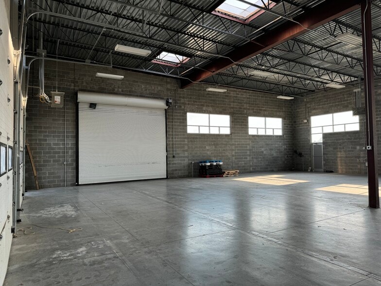 More Photos Of 8245 Cody Dr, Lincoln Warehouse For Lease