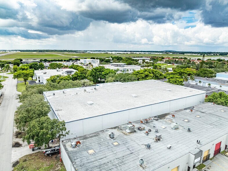More Photos Of 4915 NW 159th St, Miami Lakes Warehouse For Lease