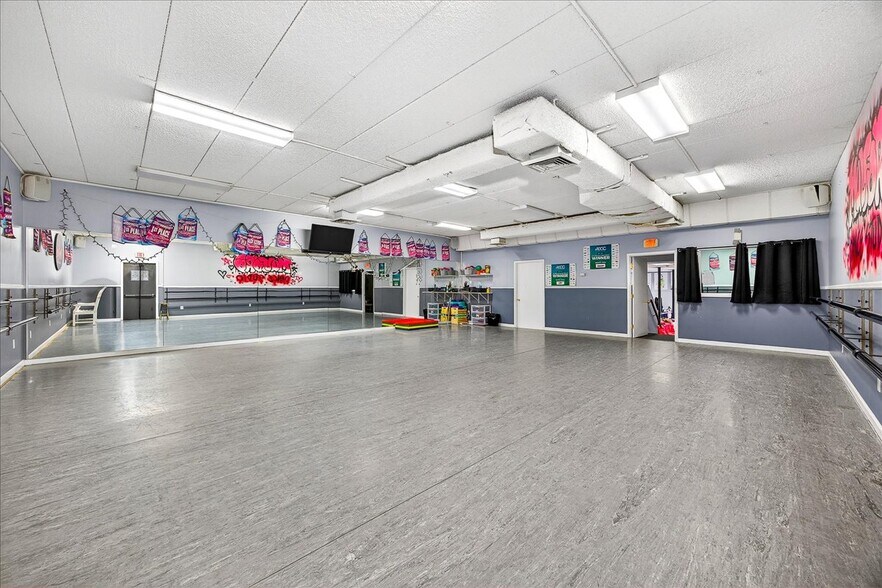 More Photos Of 245 S Black Horse Pike, Mount Ephraim Freestanding For Sale