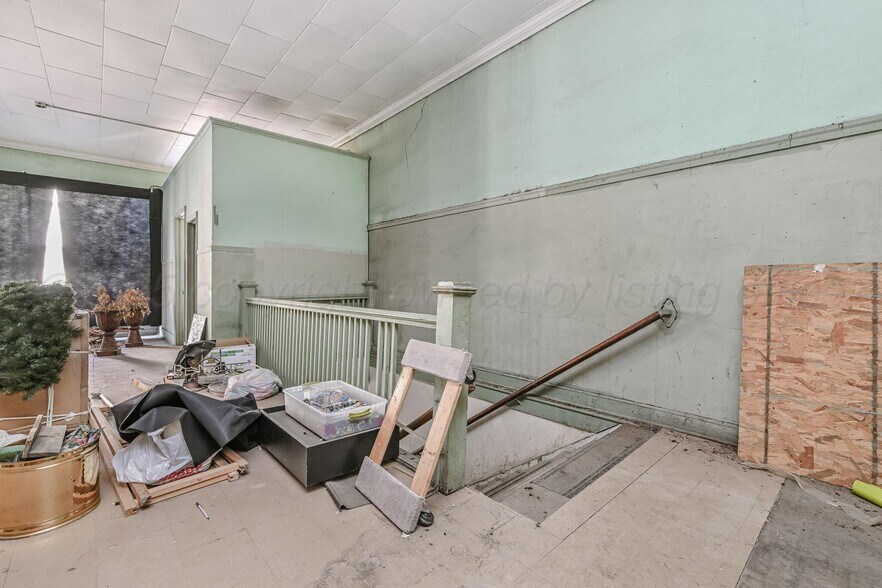 More Photos Of 119 W Kingsmill Ave, Pampa Storefront Retail Office For Sale
