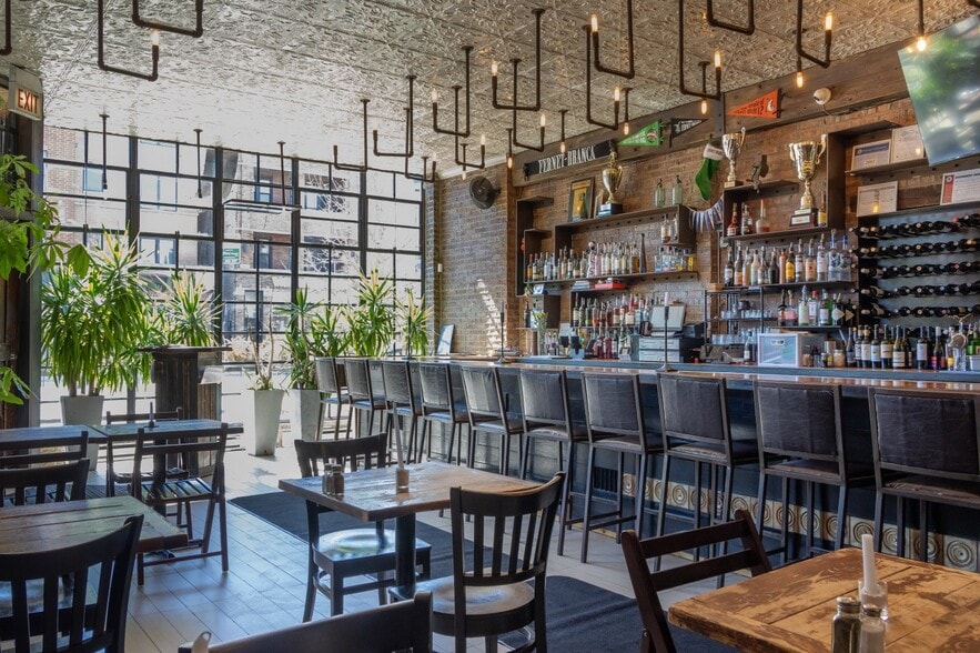 More Photos Of 2100 W Division St, Chicago General Retail For Lease
