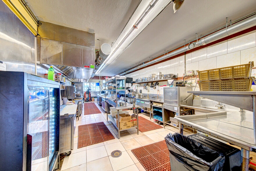 More Photos Of 400-408 W Cocoa Beach Cswy, Cocoa Beach Restaurant For Sale