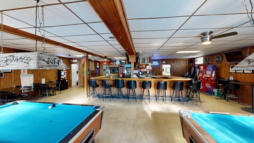 More Photos Of 46 S Leavitt Rd, Leavittsburg Bar For Sale