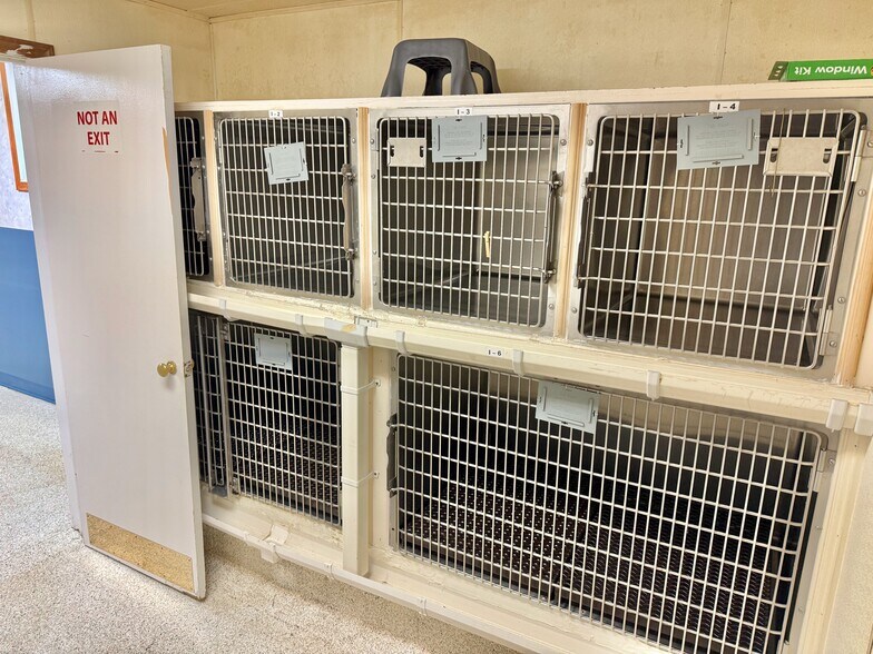 More Photos Of 1107 Lincoln Way E, Massillon Veterinarian Kennel For Sale