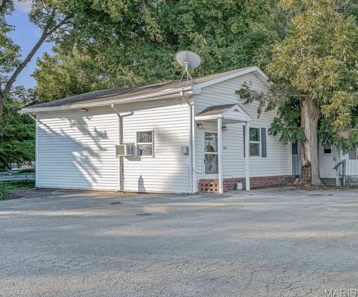 More Photos Of 510 N Walnut St, Steele General Retail For Sale
