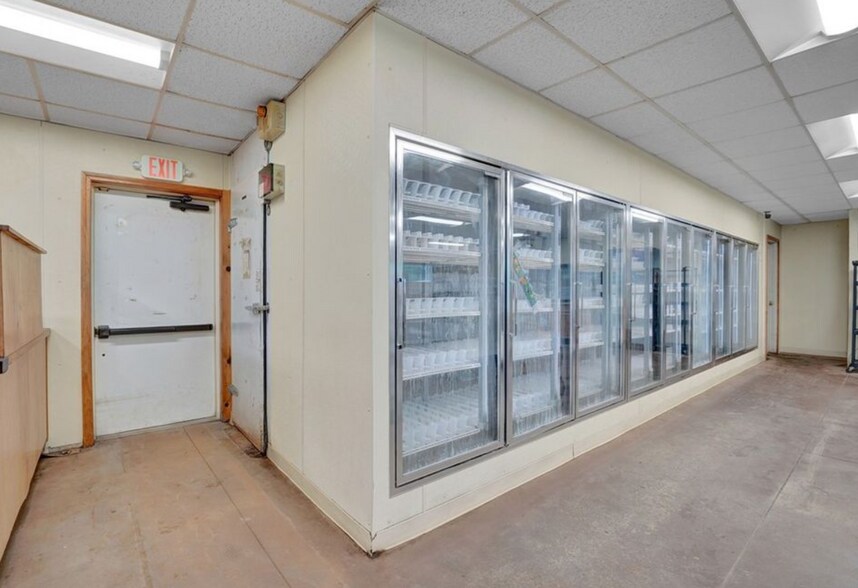 More Photos Of 87 N Main St, Franklinville Service Station For Lease