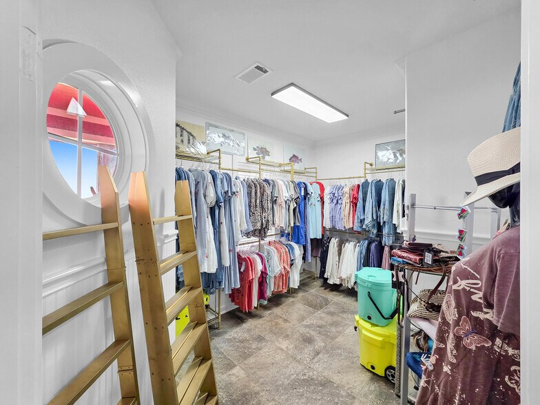 More Photos Of 970 Surfside, Crystal Beach General Retail For Sale