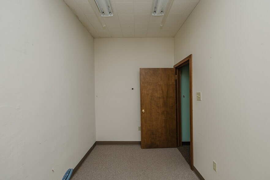 More Photos Of 724 N Main St, Newton Storefront For Sale