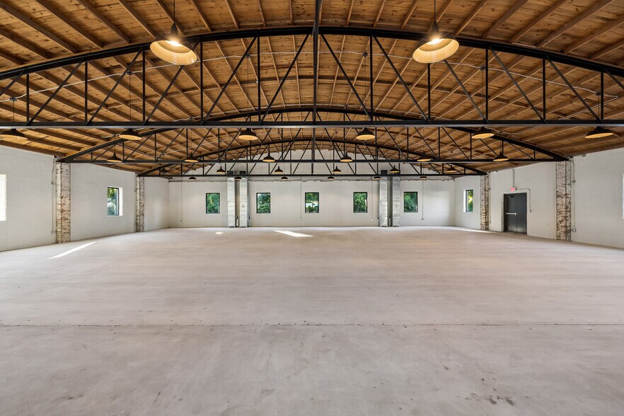 More Photos Of 111 Nashville Hwy N, Columbia Freestanding For Sale