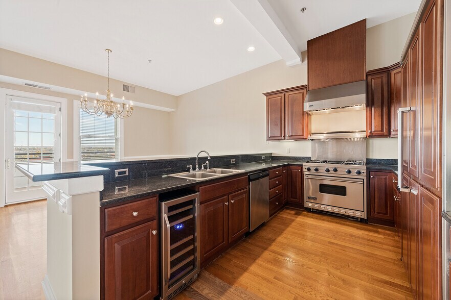 More Photos Of 2411 E Franklin St, Richmond Apartments For Lease