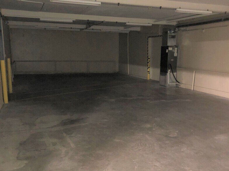 More Photos Of 721 E IL Highway 15, Mount Vernon Light Distribution For Lease