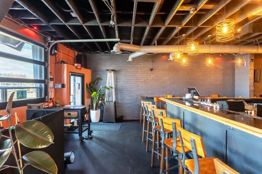 More Photos Of 13484 Washington Blvd, Marina Del Rey General Retail For Sale