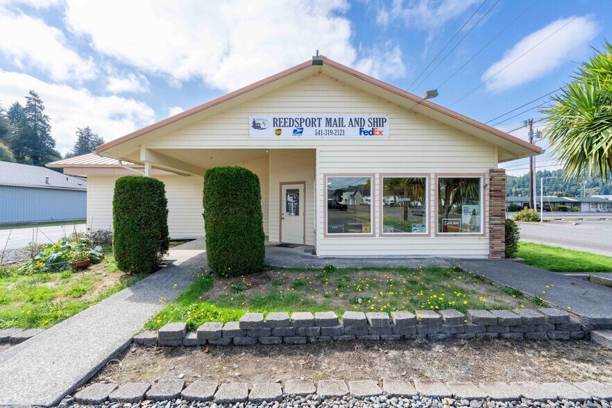More Photos Of 624 Winchester Ave, Reedsport Office For Sale