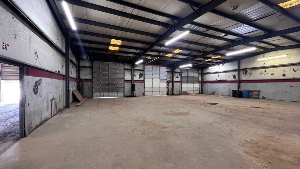 More Photos Of 3419 E Broadway Ave, North Little Rock Service For Lease