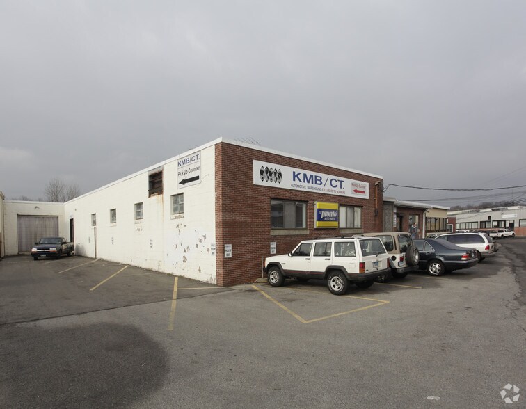 More Photos Of 75 Research Dr, Stamford Manufacturing For Lease