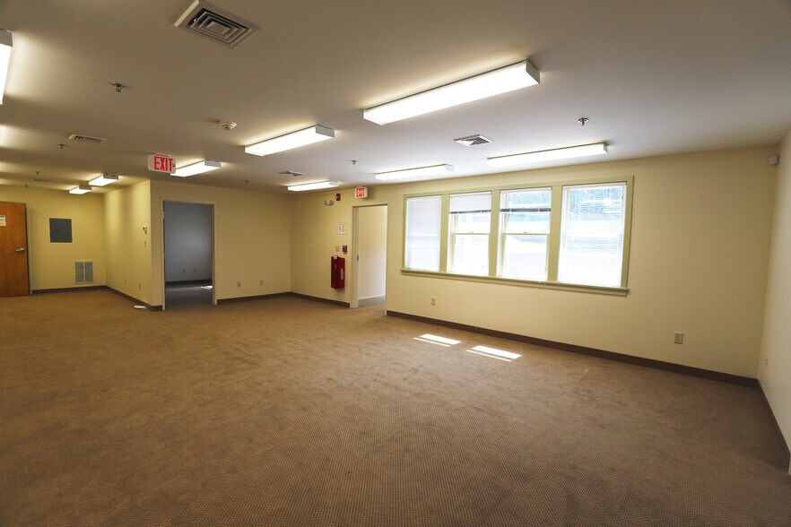 More Photos Of 15 Carlson Ln, Falmouth Office For Lease