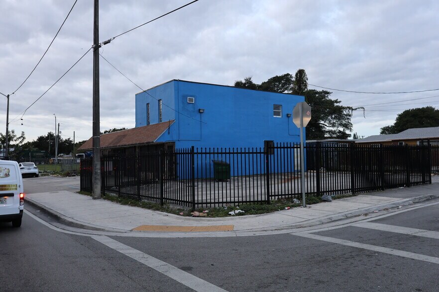 More Photos Of 4634 NW 27th Ave, Miami Freestanding For Lease