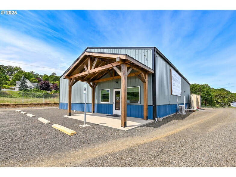 Primary Photo Of 161 Heritage Way, Roseburg Light Manufacturing For Sale