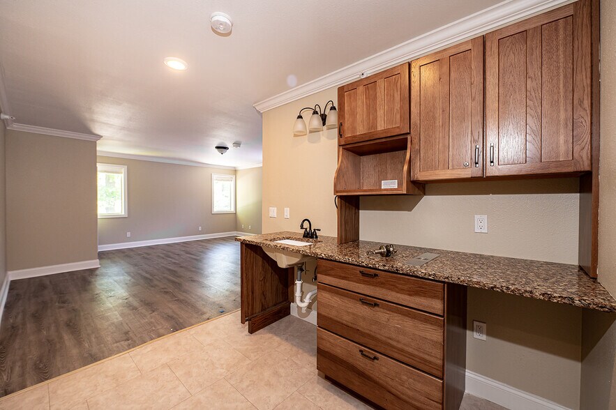 More Photos Of 461 Munson Ave, Traverse City Hotel For Sale