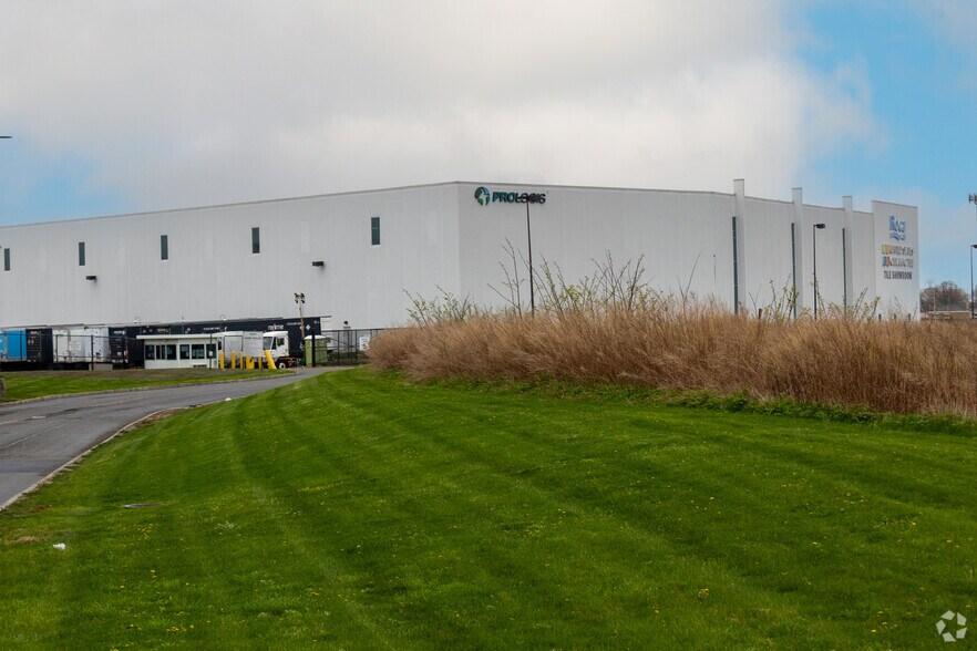More Photos Of 8001 Industrial Ave, Carteret Warehouse For Lease