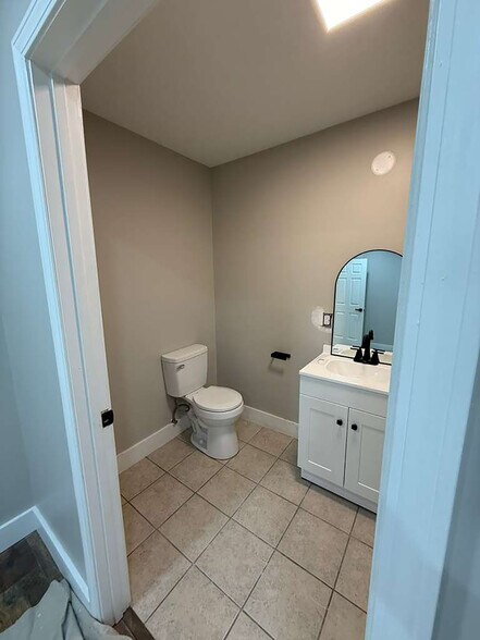 More Photos Of 148 Roush Cir, Fairmont Industrial For Lease